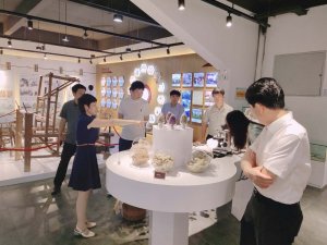<b>熱烈歡迎科銀投資控股集團(tuán)董事長(zhǎng)、省工商聯(lián)副主席劉敬錕來我司指導(dǎo)工作</b>